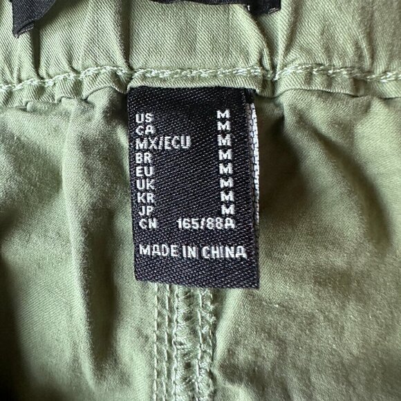 NWT Forever 21 Zipper-Pocket Cargo Pants in Olive Green - Size M - Picture 12 of 16